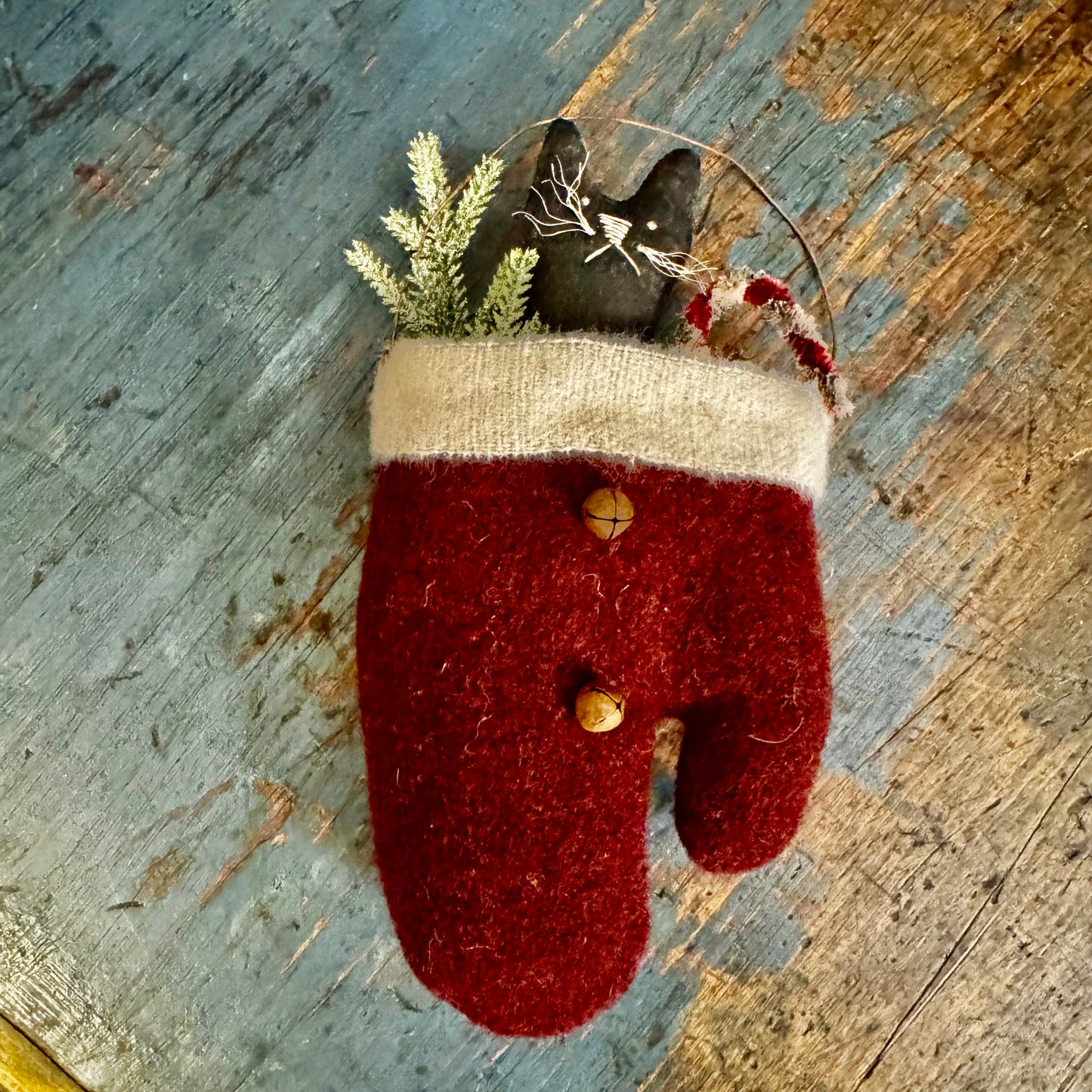 Everything Country - Mitten Kitty