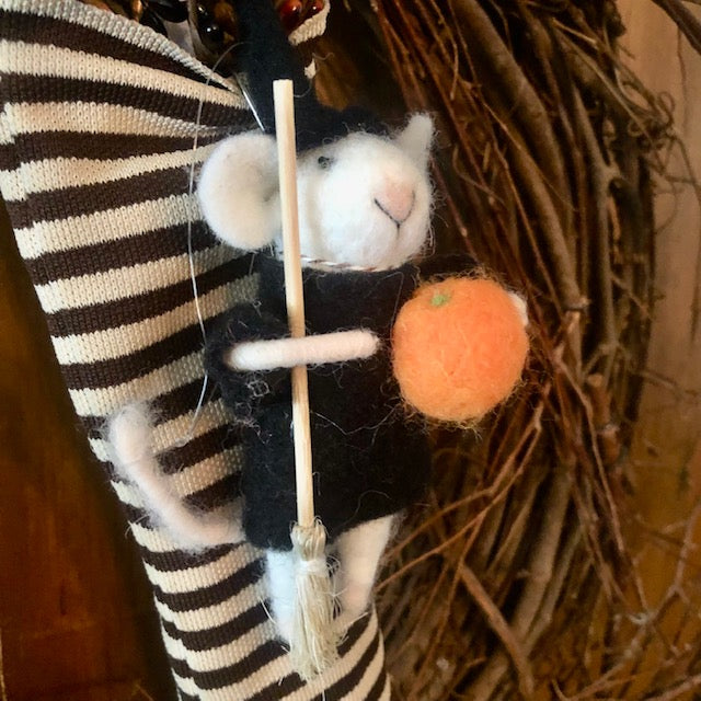 Ornament - Pumpkin Mouse Witch