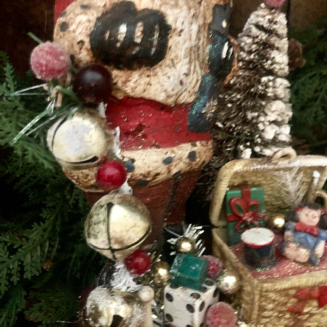 Krisnick - Gift Basket Santa