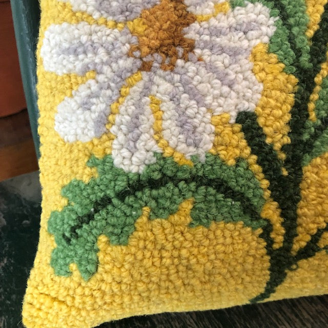 Pillow - Daisies (10x10)