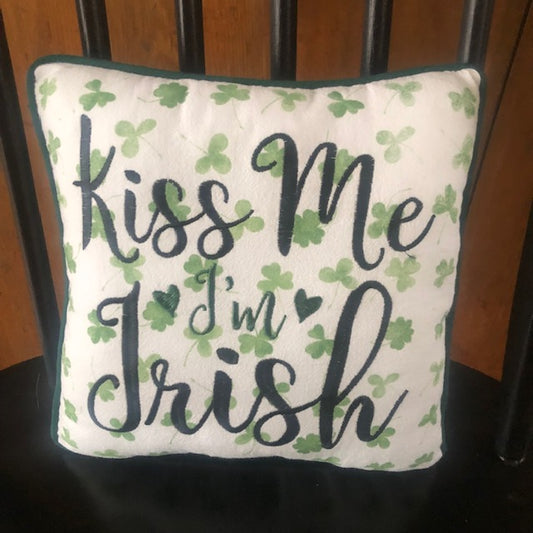 Pillow - Kiss Me (10x10)