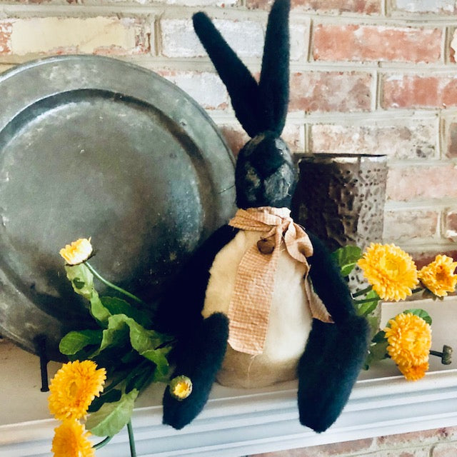 Raggedy Junction - Sitting Bunny - Black