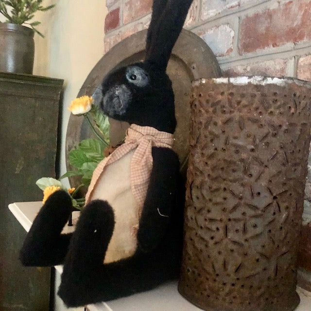 Raggedy Junction - Sitting  Bunny - Black